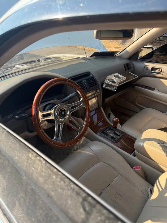 1995 Lexus LS 2nd Gen - Image 5 of 13