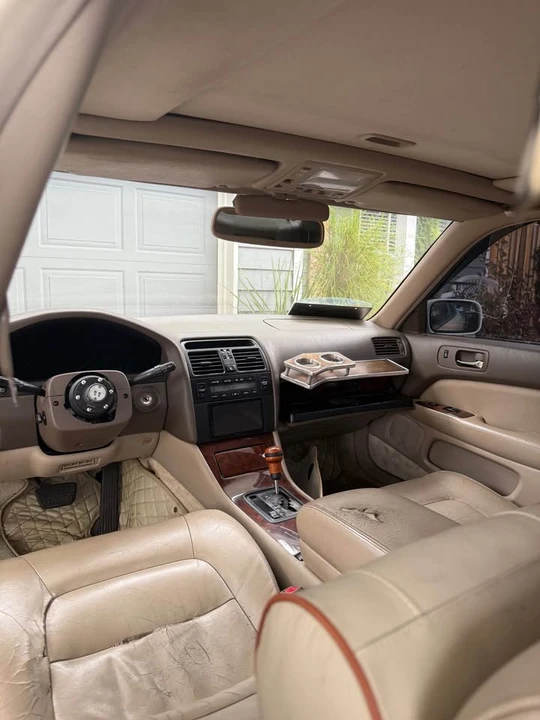 1995 Lexus LS 2nd Gen - Image 9 of 13