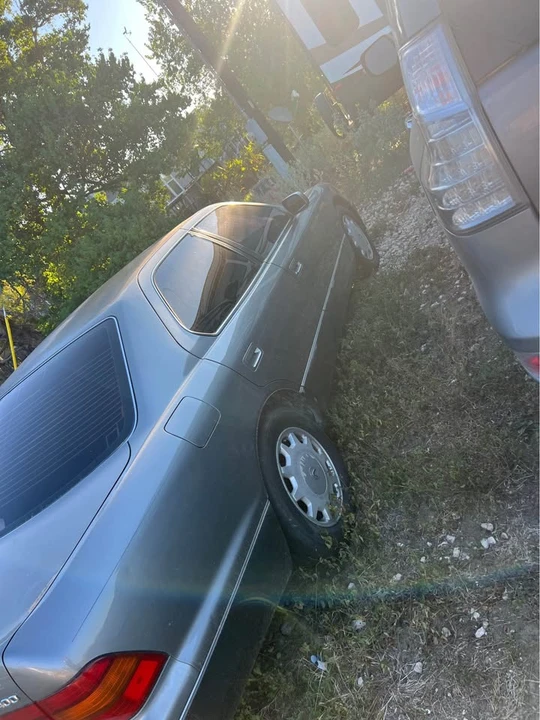 1995 Lexus LS 2nd Gen - Image 3 of 8