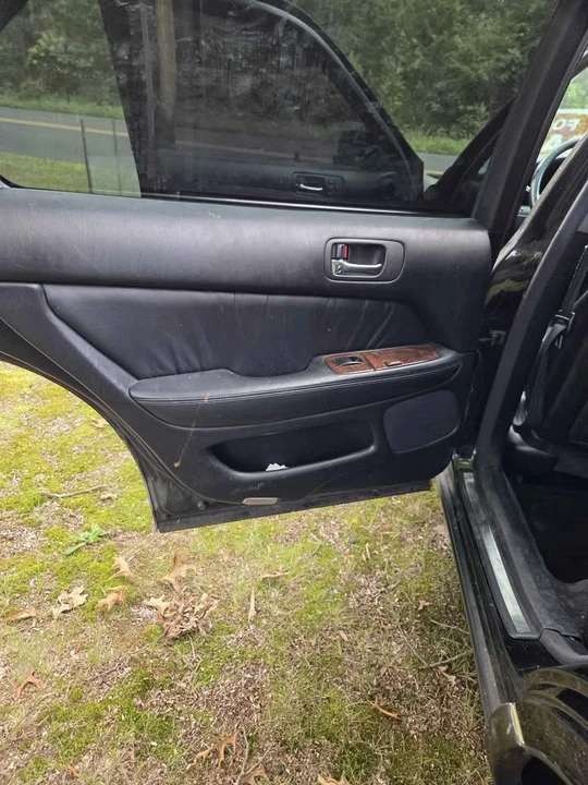 1995 Lexus LS 2nd Gen - Image 8 of 15