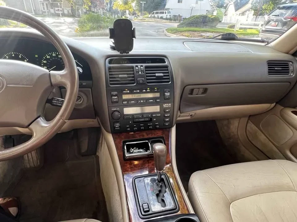 1995 Lexus LS 2nd Gen - Image 11 of 16