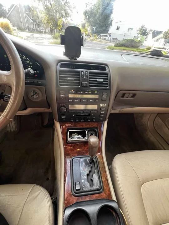 1995 Lexus LS 2nd Gen - Image 13 of 16
