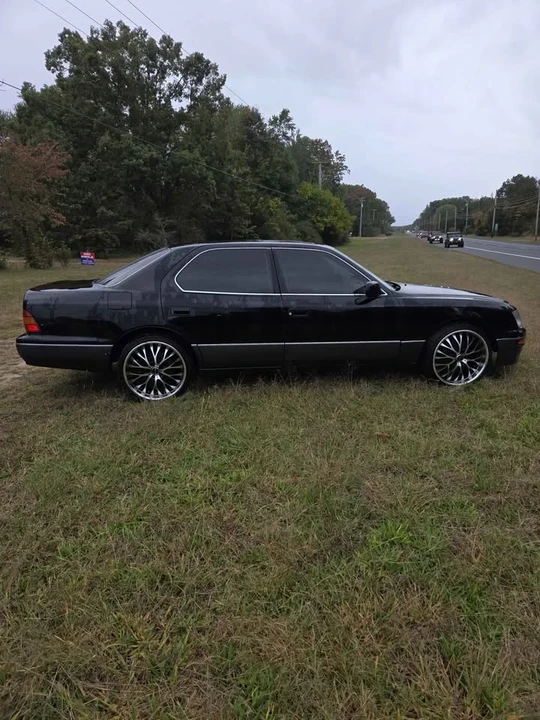 1995 Lexus LS 2nd Gen - Image 2 of 15
