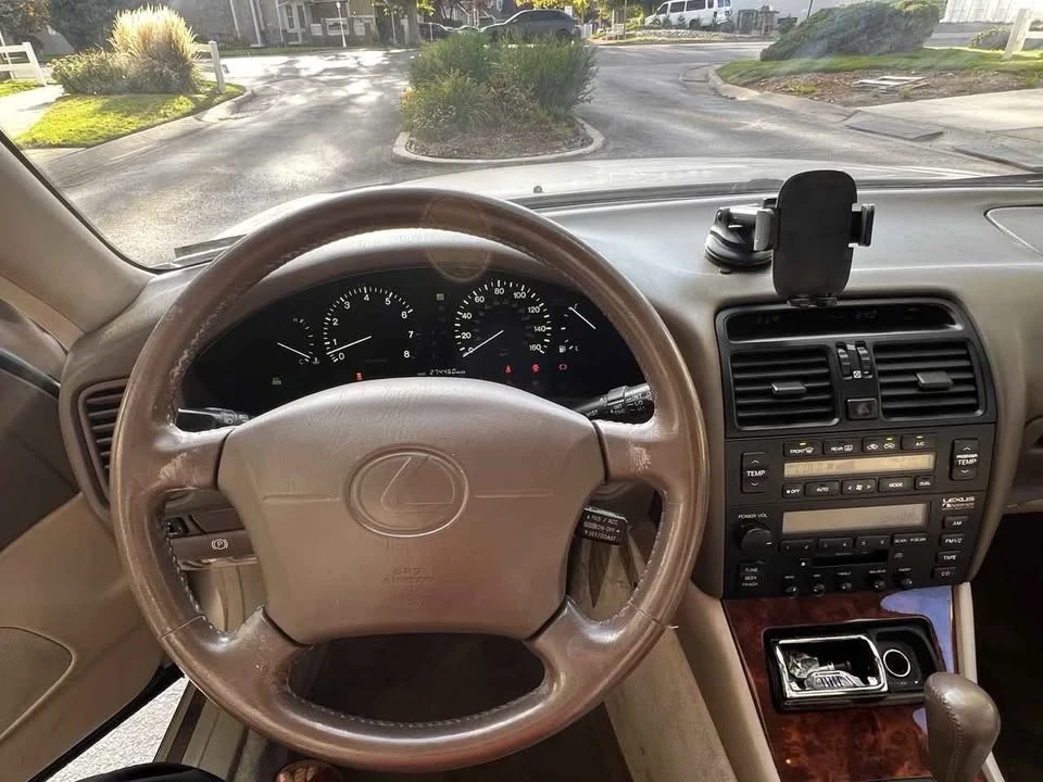 1995 Lexus LS 2nd Gen - Image 12 of 16