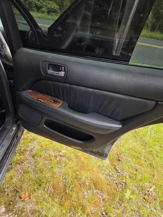 1995 Lexus LS 2nd Gen - Image 13 of 15