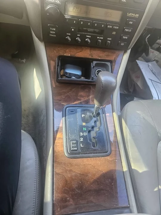 1995 Lexus LS 2nd Gen - Image 14 of 15