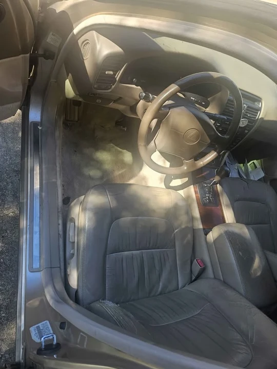 1995 Lexus LS 2nd Gen - Image 11 of 15