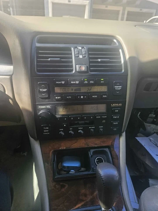 1995 Lexus LS 2nd Gen - Image 13 of 15