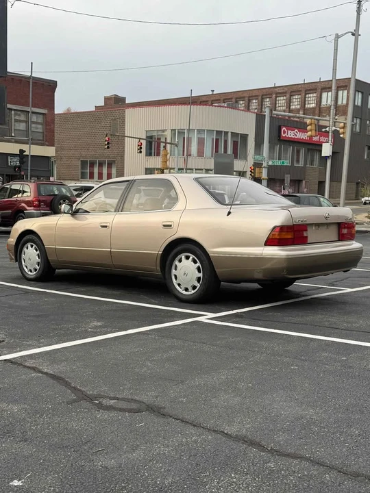 1995 Lexus LS 2nd Gen - Image 5 of 20