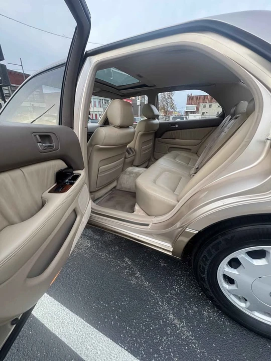 1995 Lexus LS 2nd Gen - Image 11 of 20
