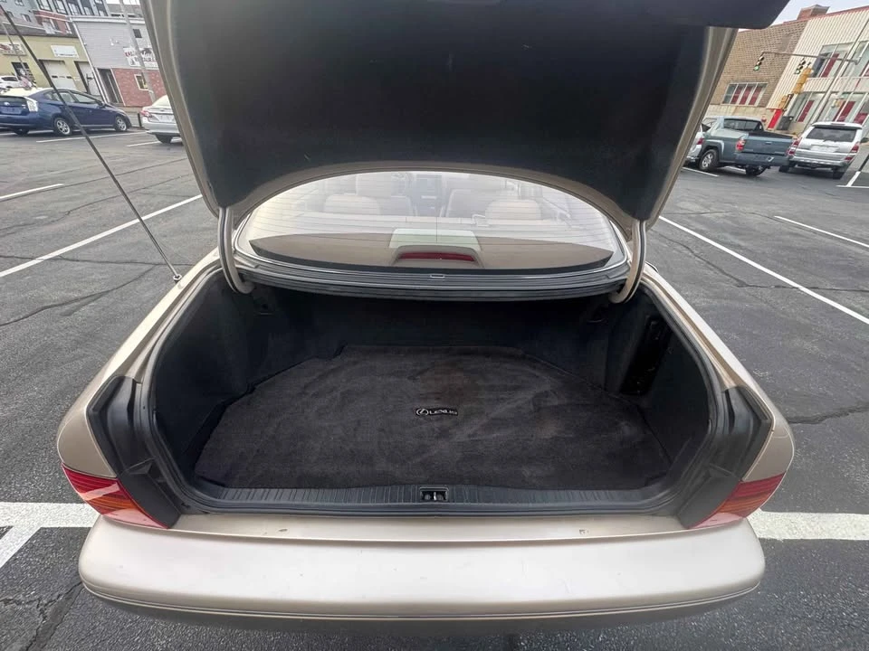 1995 Lexus LS 2nd Gen - Image 19 of 20