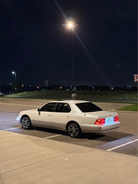 1995 Lexus LS 2nd Gen - Image 2 of 2