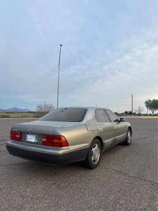 1995 Lexus LS 2nd Gen - Image 2 of 10