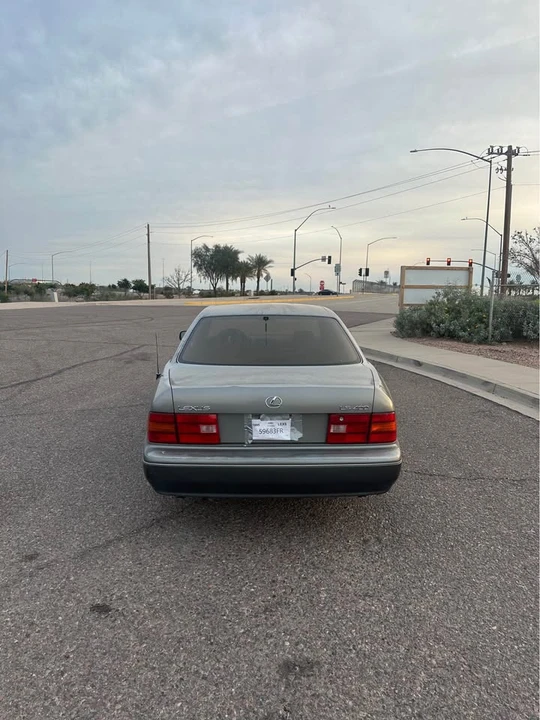 1995 Lexus LS 2nd Gen - Image 5 of 10