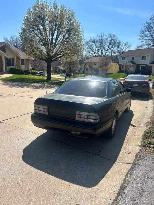 1995 Lexus LS 2nd Gen - Image 4 of 8