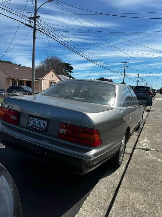 1995 Lexus LS 2nd Gen - Image 5 of 6