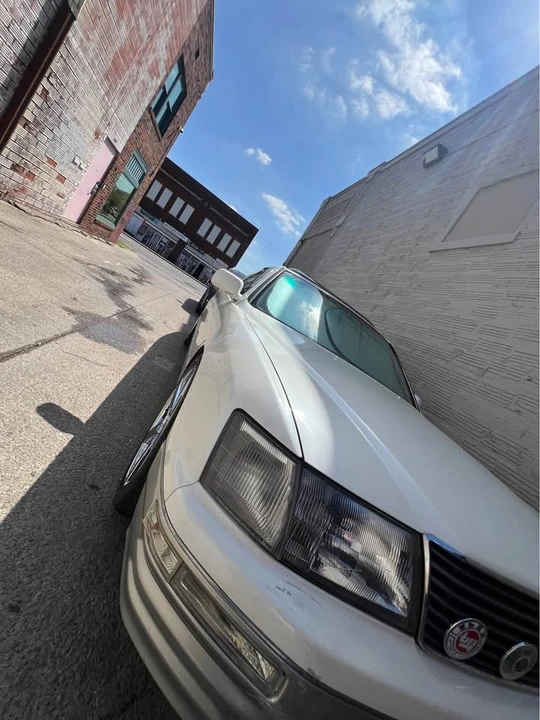 1995 Lexus LS 2nd Gen - Image 5 of 9