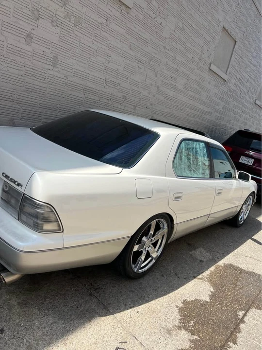 1995 Lexus LS 2nd Gen - Image 2 of 9
