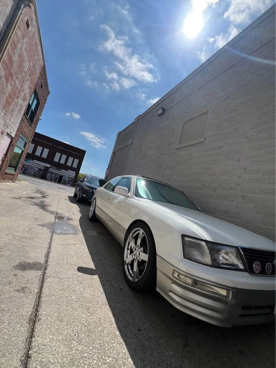 1995 Lexus LS 2nd Gen - Image 4 of 9