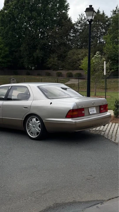 1995 Lexus LS 2nd Gen - Image 9 of 17