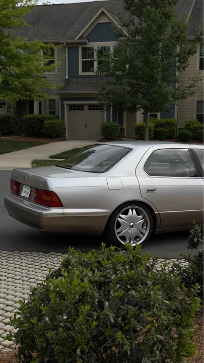 1995 Lexus LS 2nd Gen - Image 2 of 17