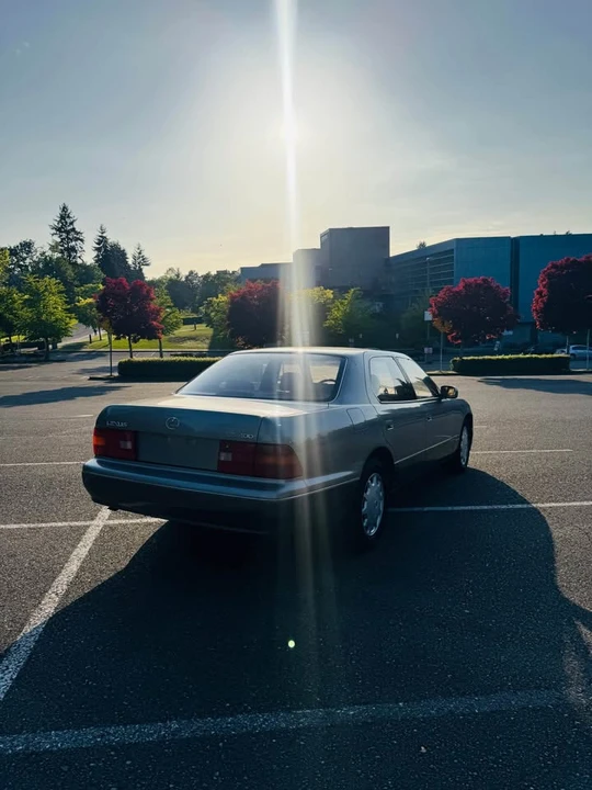 1995 Lexus LS 2nd Gen - Image 5 of 11