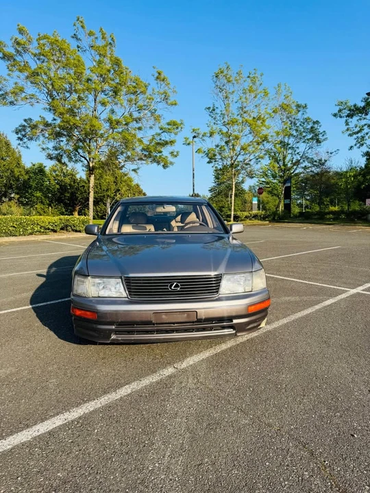 1995 Lexus LS 2nd Gen - Image 11 of 12
