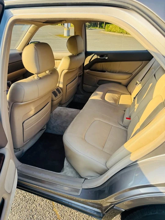 1995 Lexus LS 2nd Gen - Image 11 of 11