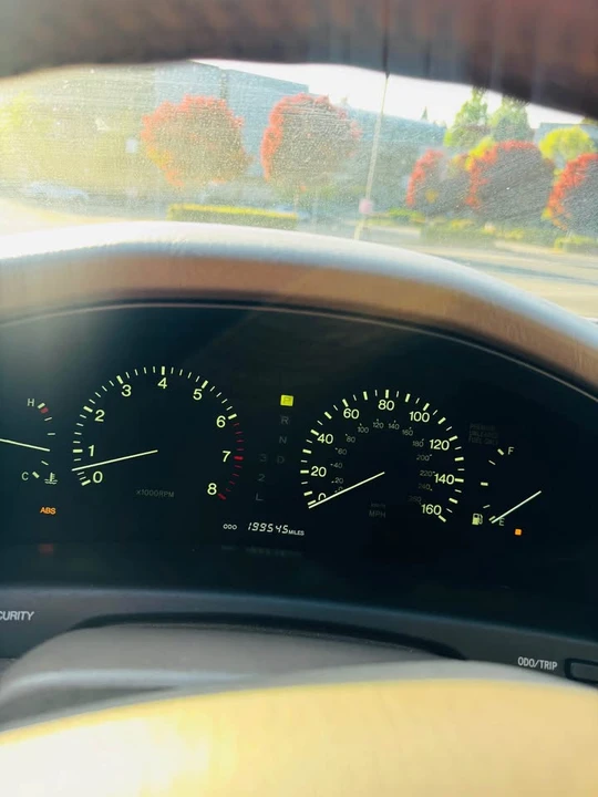1995 Lexus LS 2nd Gen - Image 4 of 11