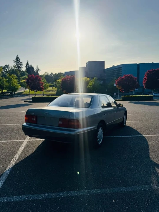 1995 Lexus LS 2nd Gen - Image 9 of 12