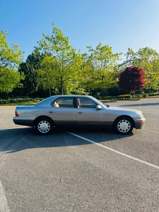 1995 Lexus LS 2nd Gen - Image 12 of 12