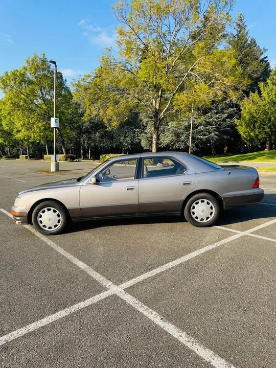 1995 Lexus LS 2nd Gen - Image 9 of 11