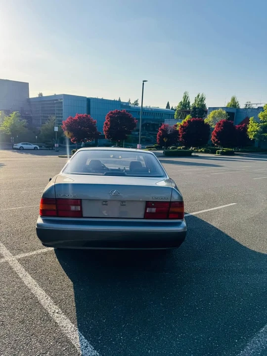 1995 Lexus LS 2nd Gen - Image 8 of 12