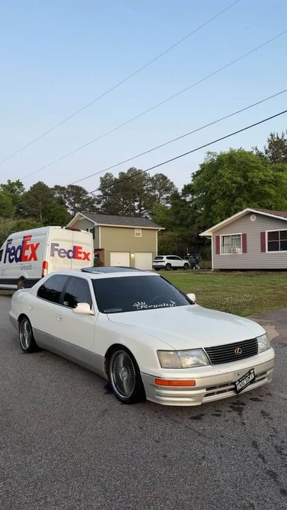 1995 Lexus LS 2nd Gen - Image 2 of 4