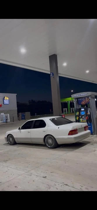 1995 Lexus LS 2nd Gen - Image 4 of 4