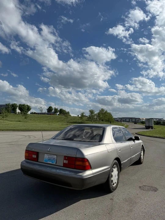 1995 Lexus LS 2nd Gen - Image 14 of 16