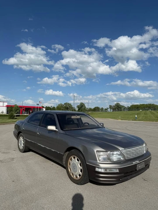 1995 Lexus LS 2nd Gen - Image 3 of 16