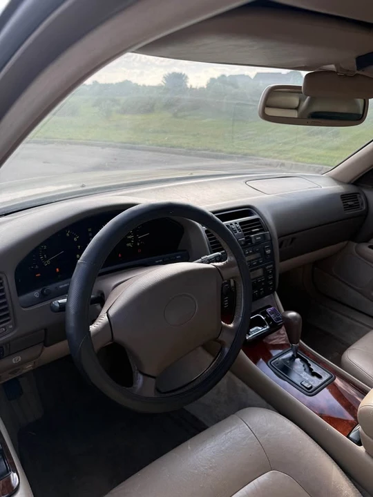 1995 Lexus LS 2nd Gen - Image 9 of 16