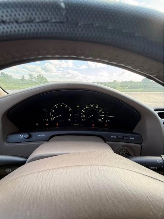 1995 Lexus LS 2nd Gen - Image 10 of 16