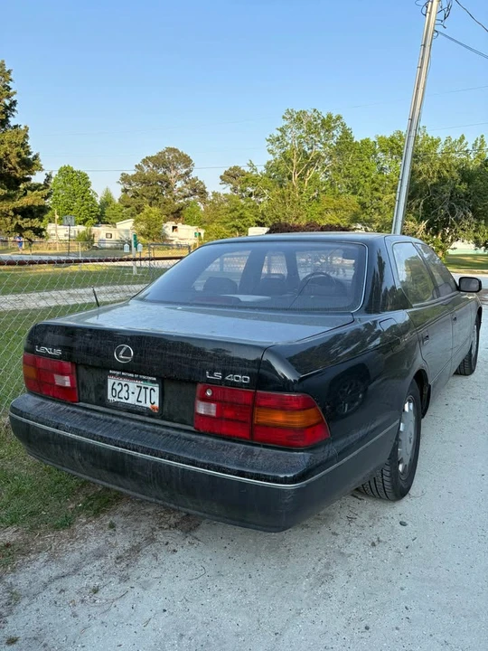 1995 Lexus LS 2nd Gen - Image 2 of 12