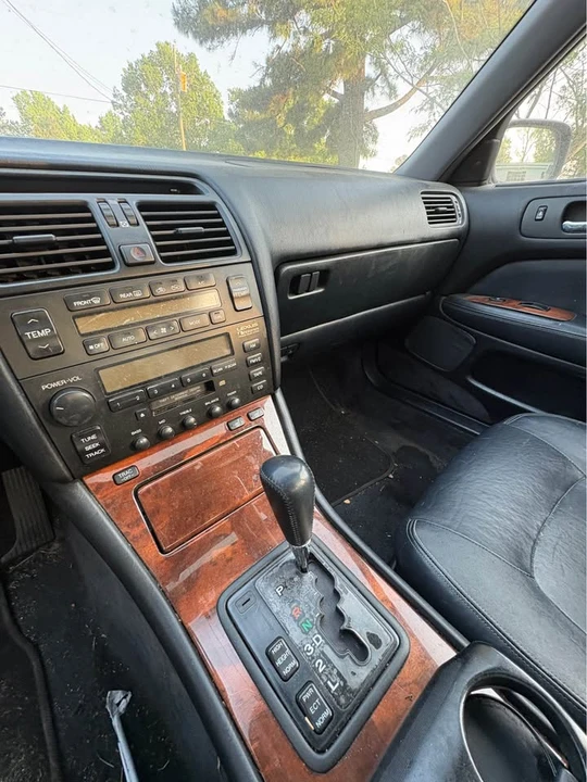 1995 Lexus LS 2nd Gen - Image 8 of 12