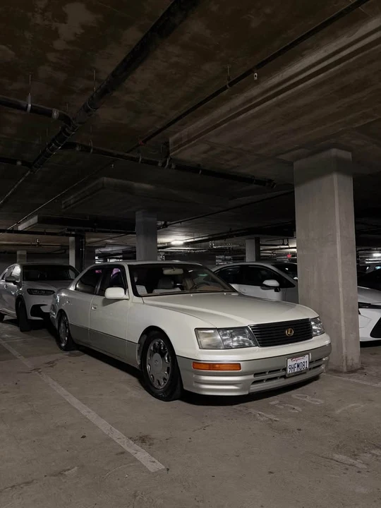 1995 Lexus LS 2nd Gen - Image 3 of 8