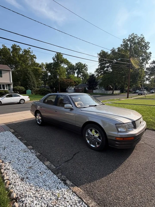 1995 Lexus LS 2nd Gen - Image 2 of 7