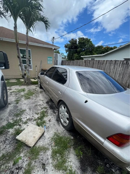 1995 Lexus LS 2nd Gen - Image 5 of 8