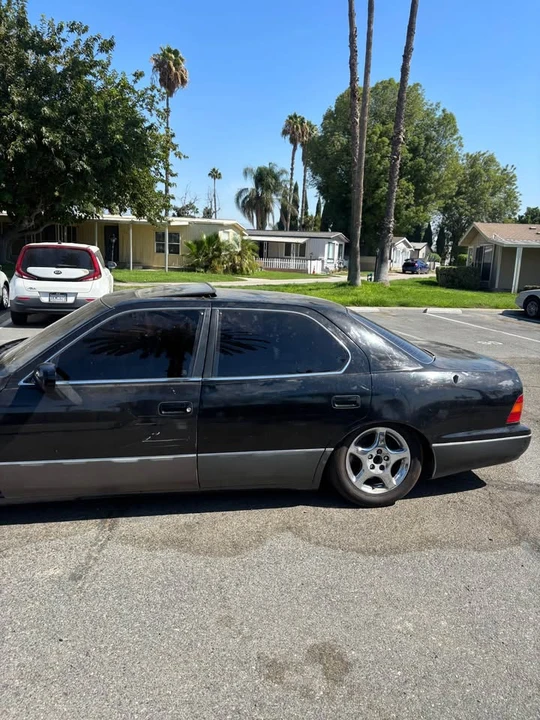 1995 Lexus LS 2nd Gen - Image 3 of 7