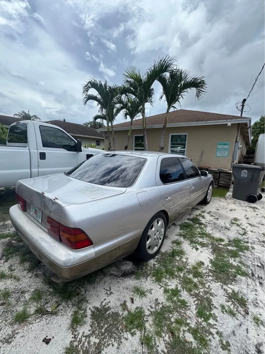 1995 Lexus LS 2nd Gen - Image 3 of 8