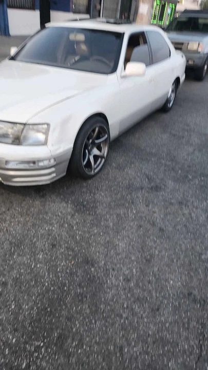 1995 Lexus LS 2nd Gen - Image 4 of 4