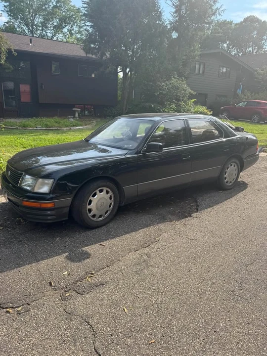 1995 Lexus LS 2nd Gen - Image 4 of 8