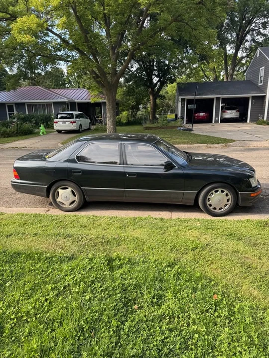 1995 Lexus LS 2nd Gen - Image 3 of 8