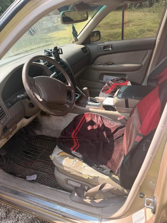 1995 Lexus LS 2nd Gen - Image 12 of 12